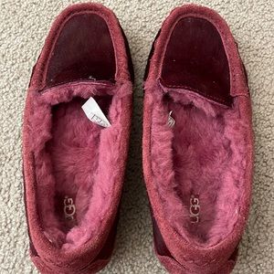 Women’s UGG slipper moccasin style
